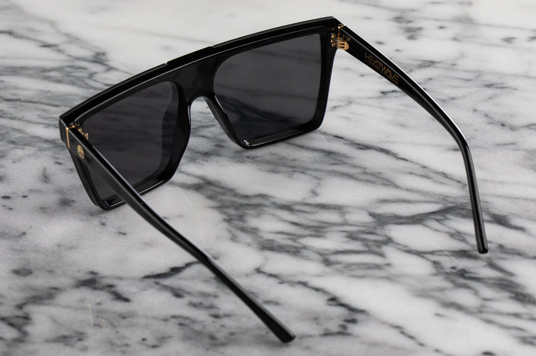 CLARITY SUNGLASSES: Black Frame x Black - Image 3