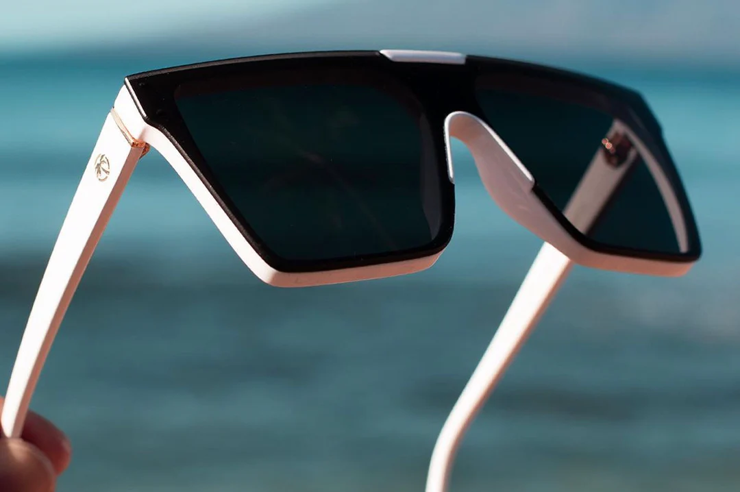 CLARITY SUNGLASSES: White Frame x Black - Image 7