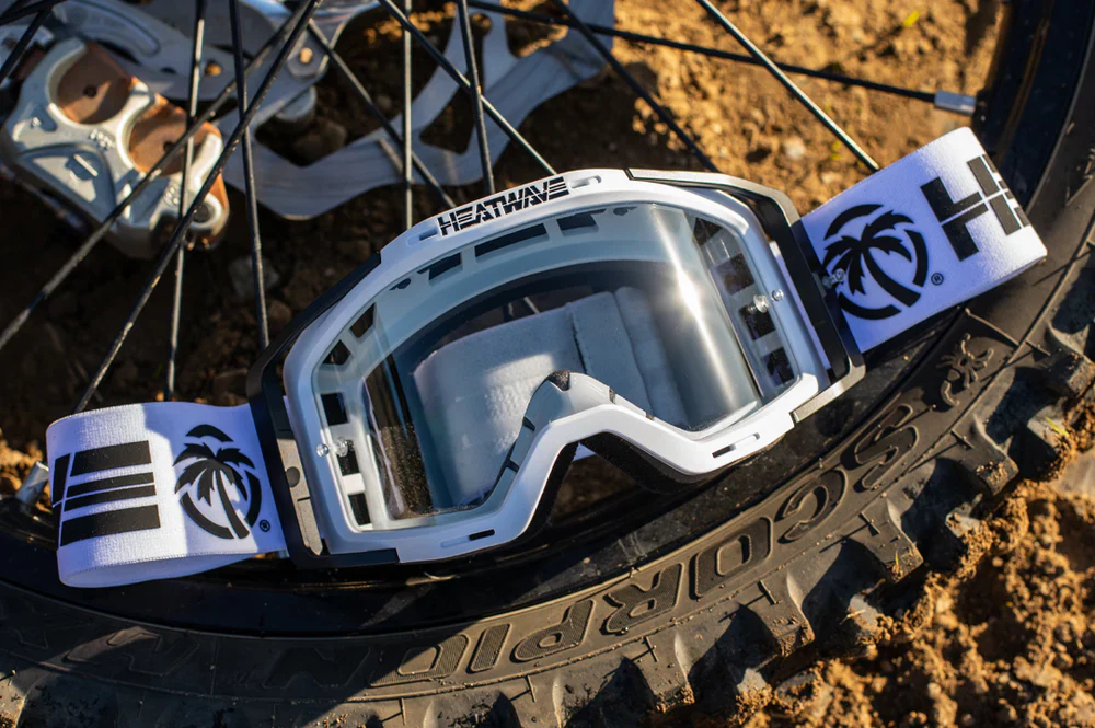 MXG-250 Motosport Goggle: Billboard Icon White Photochromic - Image 7