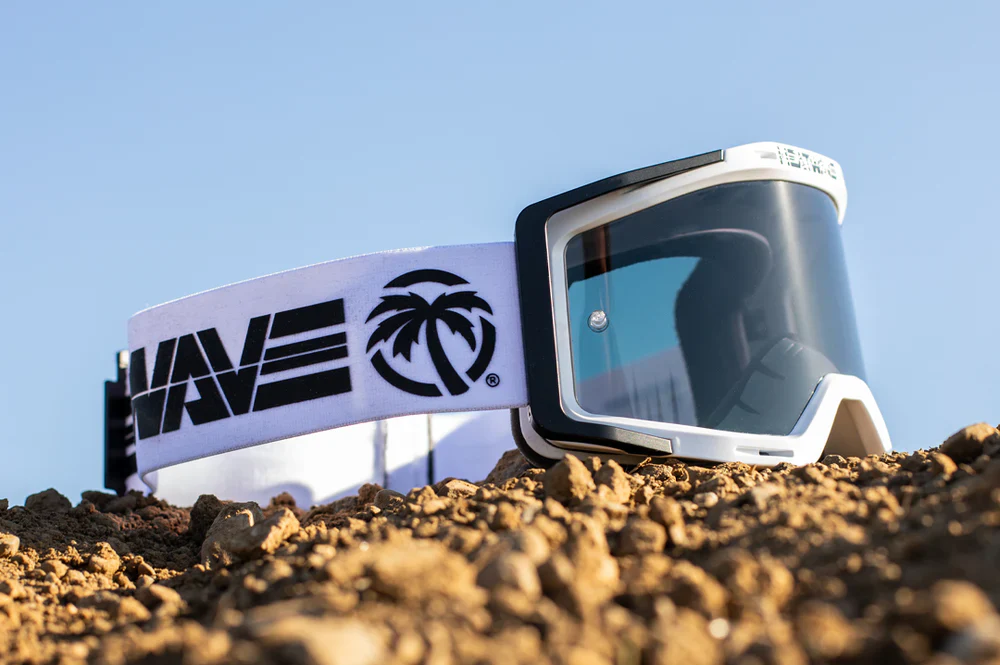 MXG-250 Motosport Goggle: Billboard Icon White Photochromic - Image 8