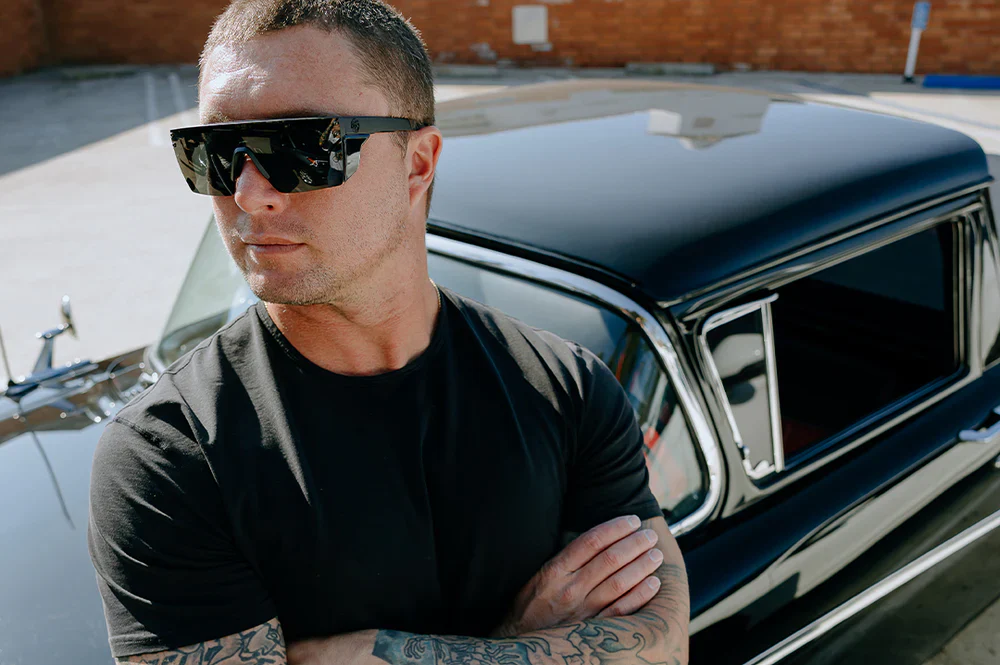 PERFORMANCE LAZER SLIM SUNGLASSES: Ultra Black - Image 5