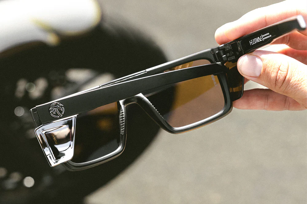 PERFORMANCE QUATRO SUNGLASSES: Silver - Image 7