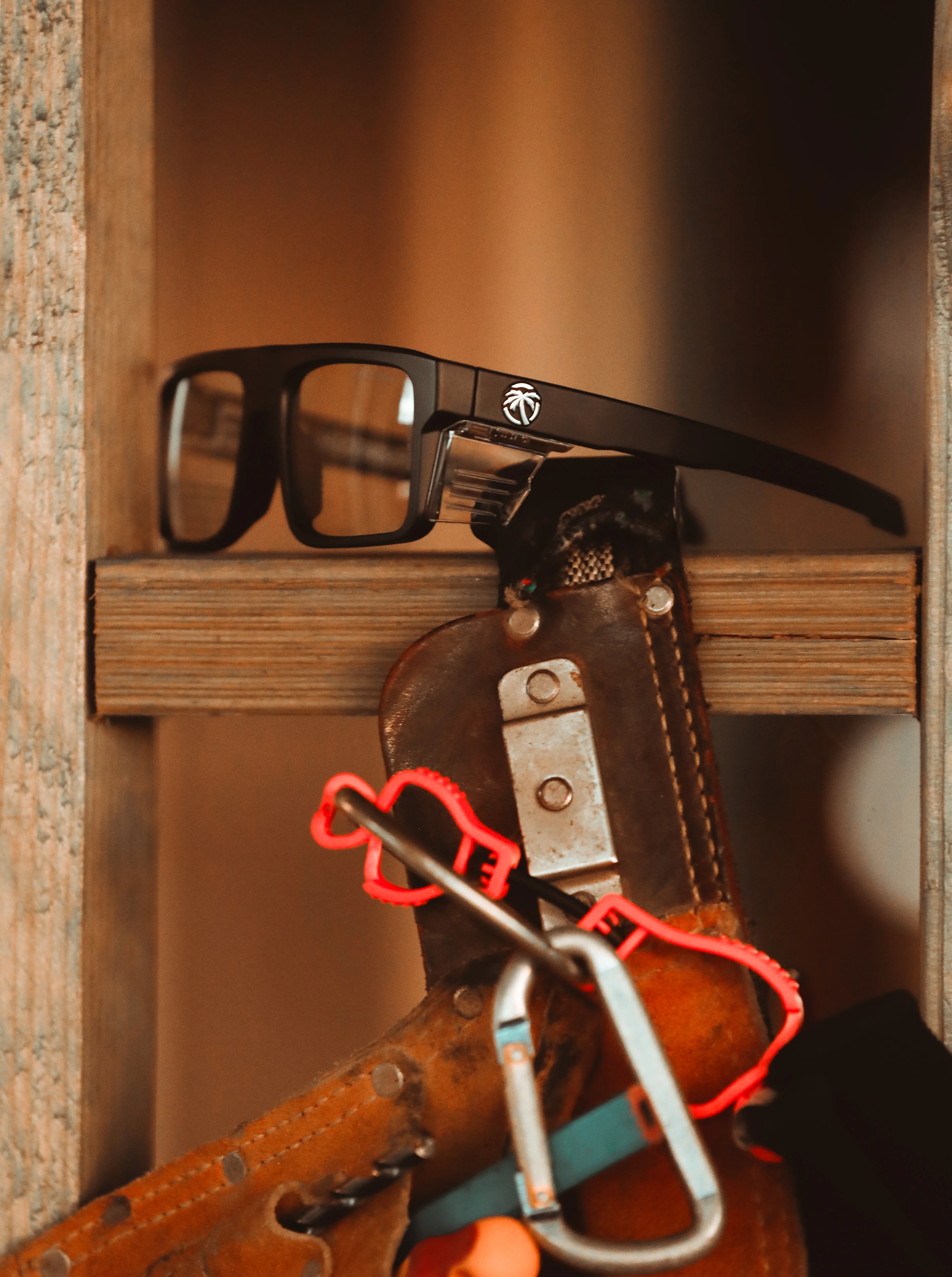 PERFORMANCE RAYTH SUNGLASSES: Photochromic - Image 3